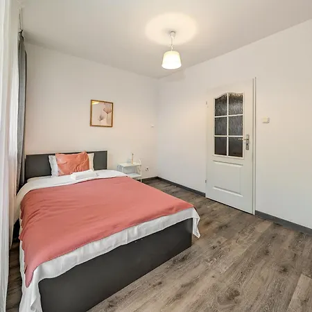Rynek 3-bedroom By Bookinghost *