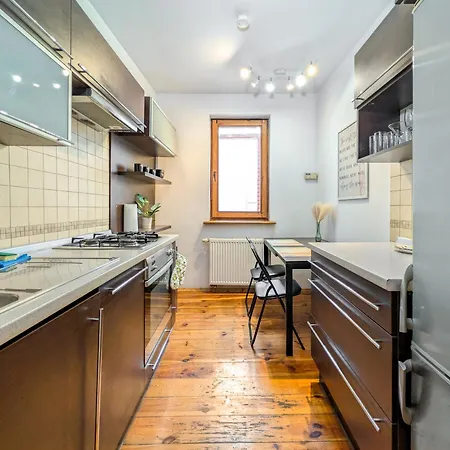 Rynek 3-bedroom By Bookinghost شقة فروتسواف