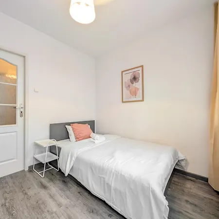 Apartman Rynek 3-bedroom By Bookinghost *