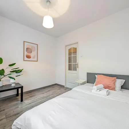 Apartman Rynek 3-bedroom By Bookinghost *